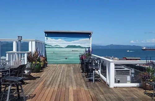 Astoria Hotel | Beautiful Room w/Original Artwork | Perfect for a Relaxing Stay | 2 Suites