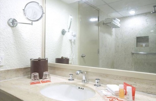 Punta Cancun Hotel | Beautiful room with sea view