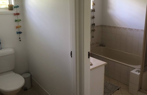 Eungai Rail House | Beautiful Rural home just off hwy and 10 mins to beach and shops.