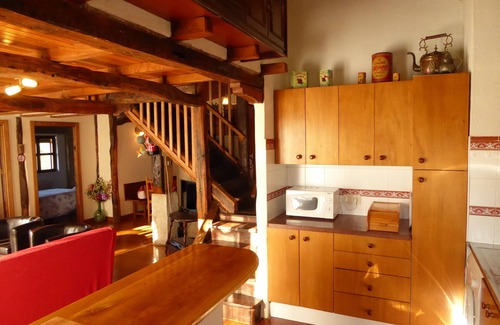 Ibero Cottage | Beautiful Rural House next to the river. With pool and 10 minutes from Pamplona.