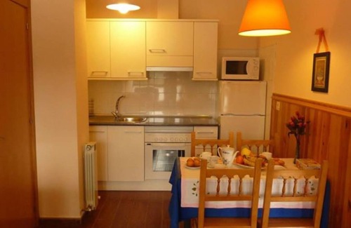 Ibero Cottage | Beautiful Rural House next to the river. With pool and 10 minutes from Pamplona.