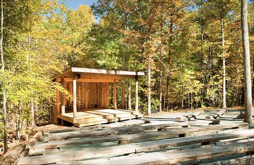 Gordonsville Resort | Beautiful Rustic 3 Bedroom Cabin with Large Deck and Grill