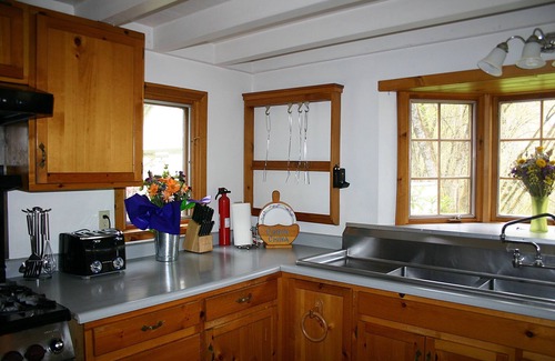 Grants Pass House | Beautiful Rustic Cabin and Bunkhouse on the Rogue River