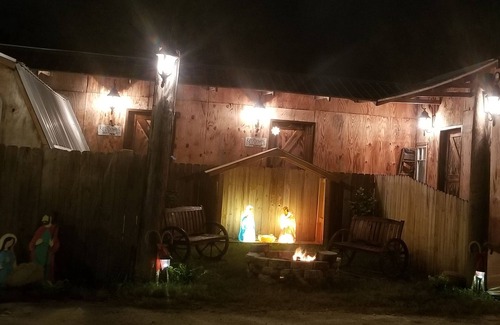 Fort Pierce Villa | Beautiful Rustic Decor - The Den