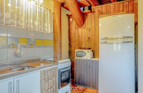 Garopaba Apartment | Beautiful Rustic House w/Pool in Garopaba Egf000