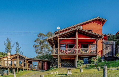 Garopaba Apartment | Beautiful Rustic House w/Pool in Garopaba Egf000