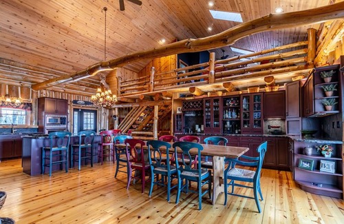 Frontier Cabin | Beautiful Rustic Lakehouse in Michigan, gorgeous views and total relaxation