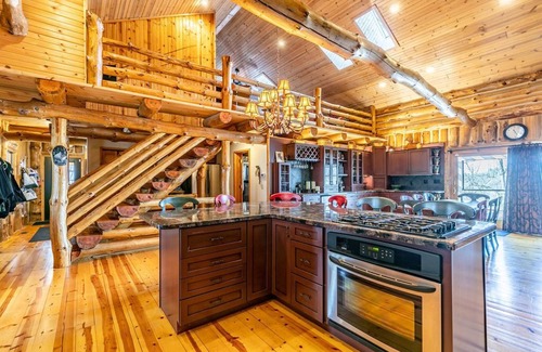 Frontier Cabin | Beautiful Rustic Lakehouse in Michigan, gorgeous views and total relaxation