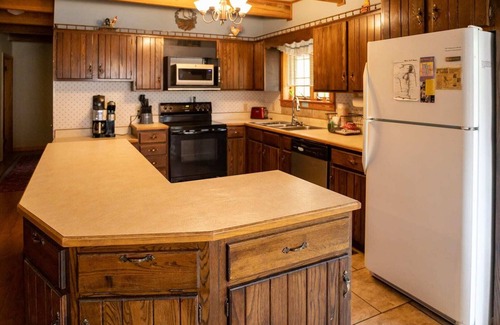 Springville Cabin | Beautiful Rustic Log Cabin Near Kentucky Lake