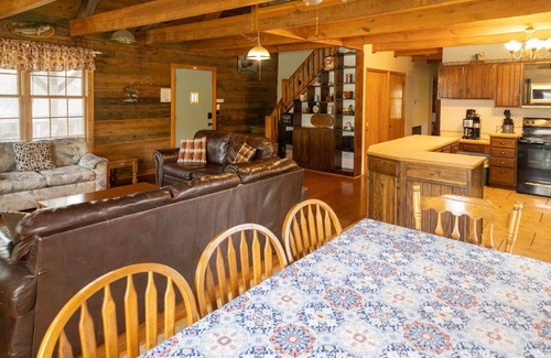 Springville Cabin | Beautiful Rustic Log Cabin Near Kentucky Lake