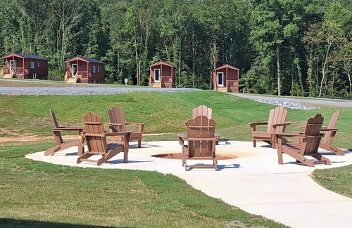 Kings Mountain Cabin | Beautiful RV sites available near Kings Mountain Battleground & 2 Kings Casino!
