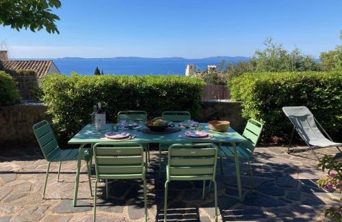 Le Rayol Apartment | Beautiful sea view, AC, garden, beach minutes away by foot!