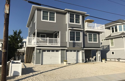South Beach Haven Condo | Beautiful, Spacious Condo - 4 houses from the beach