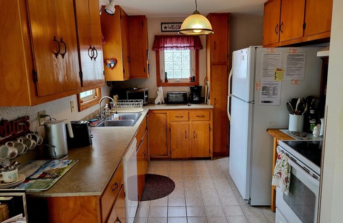 Westport House | Beautiful 'Saltbox Cape Cod' with Water Views on 3 Levels