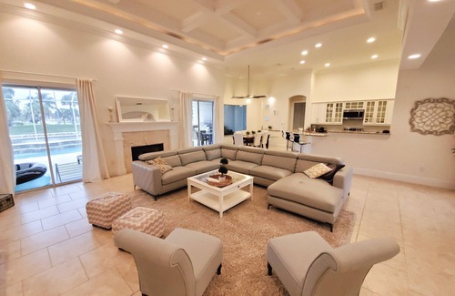 Palm Harbor House | Beautiful Saltwater Canal House