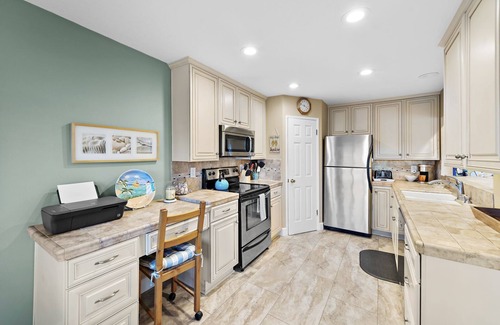 San Clemente Condo | Beautiful San Clemente Beach Condo, Walking to the Sand