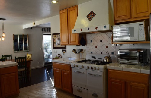 Eastside House | Beautiful Santa Barbara 2 Bedroom Cottage