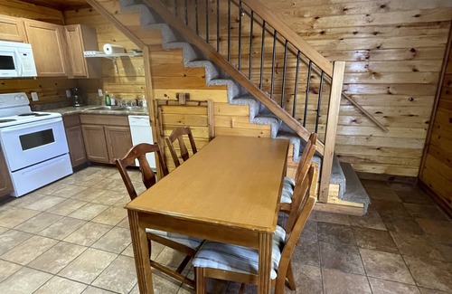 Van Buren Cabin | Beautiful Scenic River Cabin just 1/2 mile from Current River!
