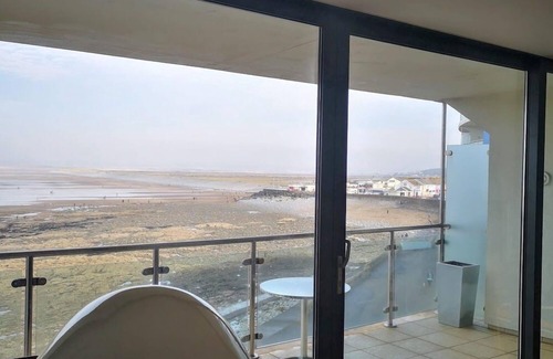Westleigh Apartment | Beautiful Sea Front North Devon Apartment with 3 large bedrooms. Sleeps 6.