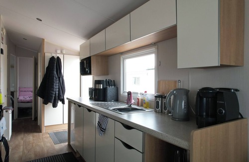 Kinmel Bay Cabin | Beautiful sea front lodge with stunning sea views