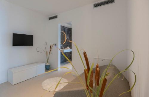 Basko Polje Villa | Beautiful Seafront Split Villa 9 Bedrooms Bellamar Vista Retreat Large Heated Infinity Pool & Jacuzzi Makarska
