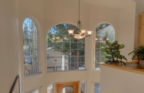 North Upper Truckee House | Beautiful secluded mountain retreat fully furnished with hot tub, pool table