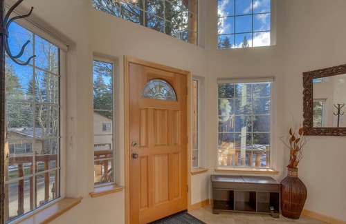 North Upper Truckee House | Beautiful secluded mountain retreat fully furnished with hot tub, pool table