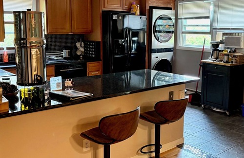 Ann Arbor House | Beautiful & Secluded 3BR, 1 bath with full kitchen serving Ann Arbor & Ypsilanti