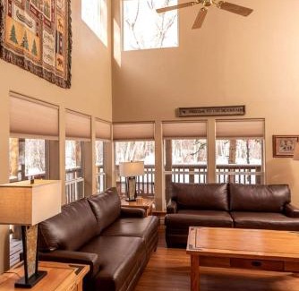 Salida House | Beautiful Secluded Cabin with a Hot Tub near Monarch Mountain in Colorado