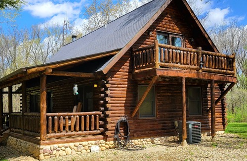 Putnam Cabin | Beautiful & Secluded Cabin by Lake Thunderbird
