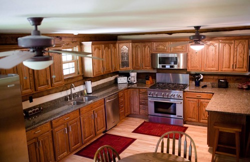 Wright City Cabin | Beautiful secluded Log Home - Nestled in the country!