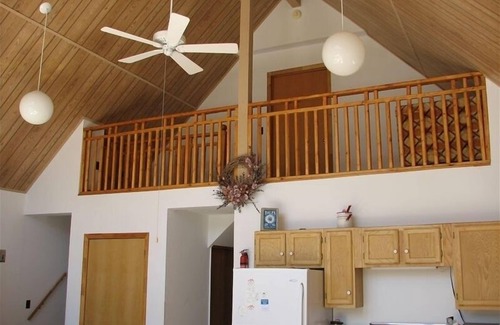 Rainbow Valley House | Beautiful Secluded Mountain Home in Divide with Pikes Peak views. King sized bed