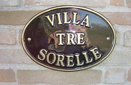 Treia Villa | Beautiful, secluded Villa & pool in large, private gardens.