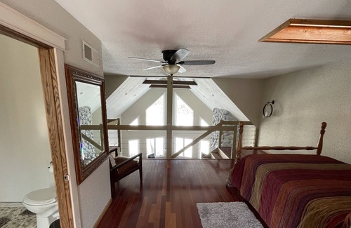 Langworthy Cabin | Beautiful, secluded, waterfront house on Lake Delhi in Iowa.