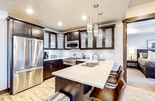 Park City House | Beautiful second-floor condo with pool, hot tub, mtn views, and full kitchen