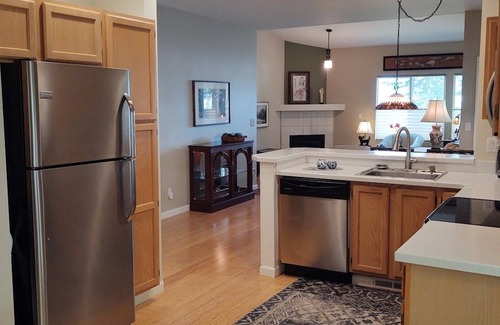 Silverdale House | Beautiful, secure, private townhouse in Silverdale.