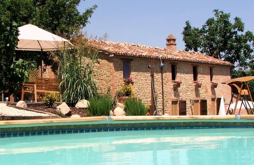 Amandola Apartment | Beautiful Self-Catering Farmhouse Apartments Near Amandola Le Marche With Pool