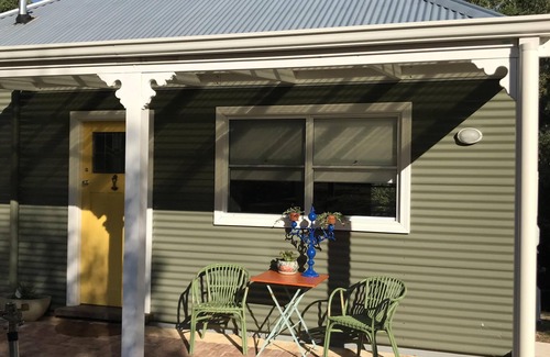 Helena Valley Cottage | Beautiful self contained cottages nestled in the picturesque Helena Valley.