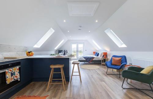 Mangotsfield House | Beautiful Self Contained Loft Studio Home in Rural Toddington