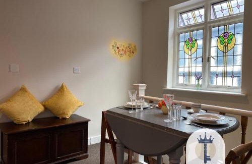 Hillingdon House | Beautiful Self-contained Cottage