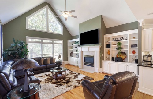 Snellville House | Beautiful serene mansion - 5-bedroom 4 1/2 bathroom house in Snellville