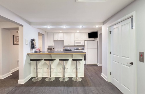 Snellville House | Beautiful serene mansion - 5-bedroom 4 1/2 bathroom house in Snellville