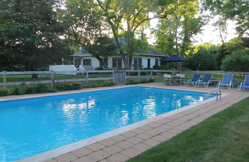 Sagaponack House | Beautiful Setting in the Hamptons with Pool & Tennis Court.
