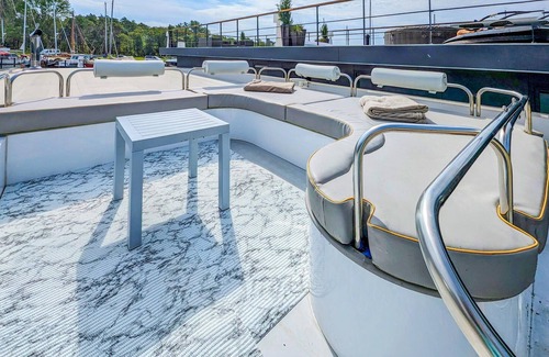 Sagard Boat Rental | Beautiful ship in Sagard with sauna