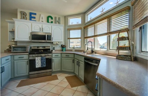 Bayville House | Beautiful Shore House with Heated Saltwater Pool and Bay!