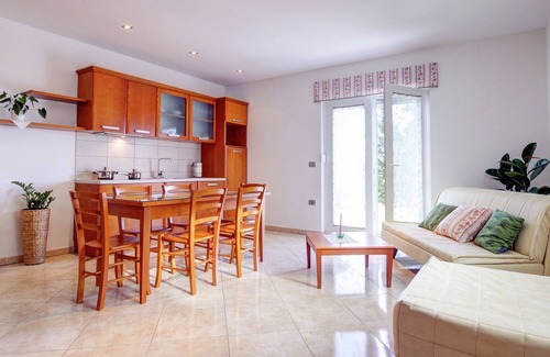 Brda Apartment | Beautiful Apartment in Vipolže with Swimming Pool