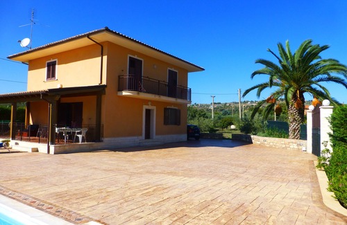 Racalmuto House | Beautiful Sicilian Villa with Private Pool & Aircon”
