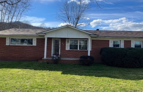 Jasper House | Beautiful Single Family 3 bedroom Home