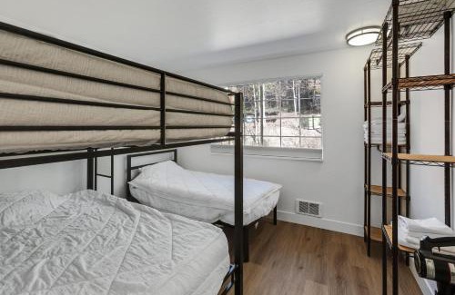 Beaver Apartment | Beautiful Ski-in Ski-out Condo Located On The Eagle Point Resort! condo