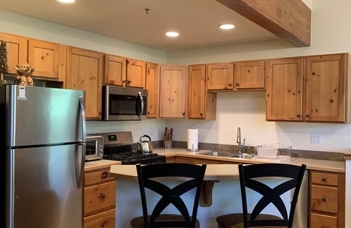 Keystone House | Beautiful Ski Retreat, 3 Min. Walk to the Shuttle, Hot Tub Access, Laundry